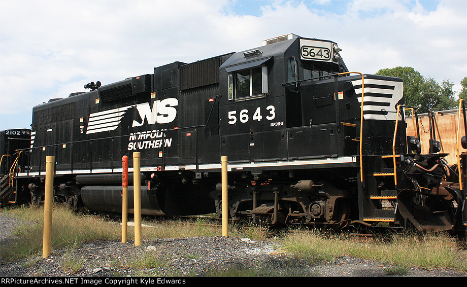 NS GP38-2 #5643